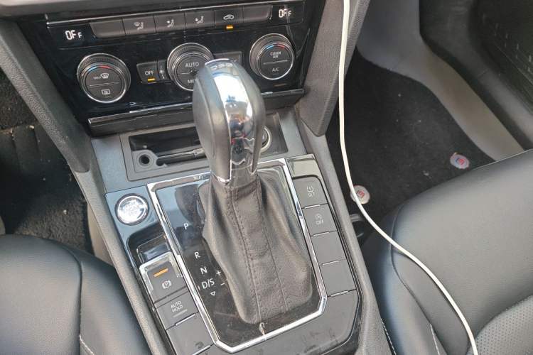 Used Volkswagen Lamando 2019 280TSI DSG Comfort Edition China VI standard Gear Lever