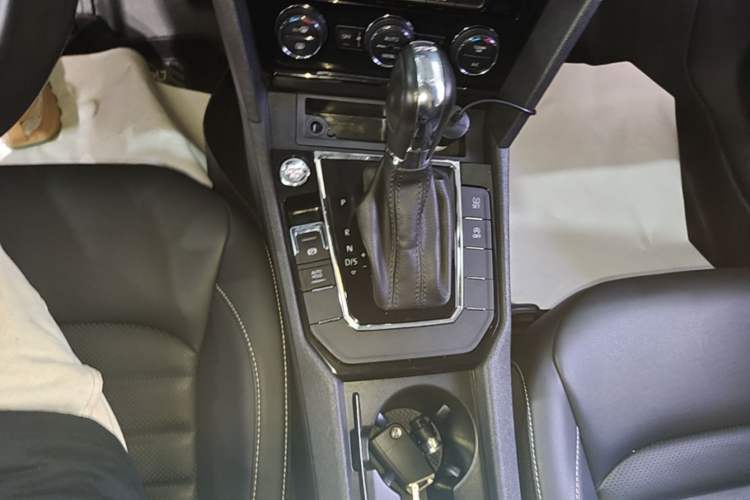 Used Volkswagen Lamando 2019 280TSI DSG Comfort Edition China VI standard Gear Lever