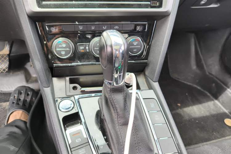 Used Volkswagen Lamando 2019 280TSI DSG Comfort Edition China VI standard Gear Lever