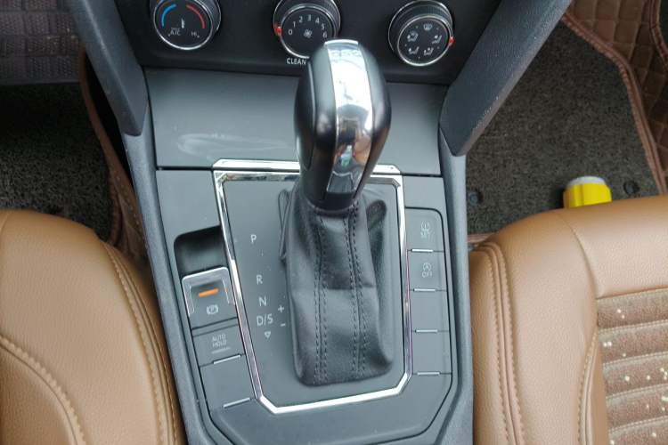 Used Volkswagen Lamando 2019 230TSI DSG Fashion Edition China VI Gear Lever
