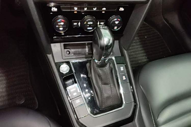 Used Volkswagen Lamando 2019 280TSI DSG Comfort Edition China VI standard Gear Lever