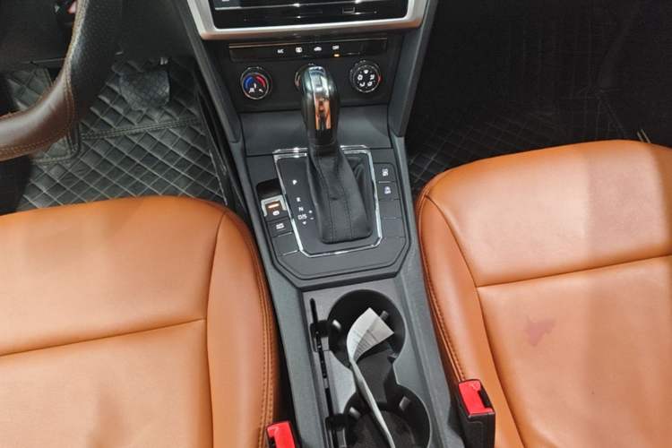 Used Volkswagen Lamando 2019 230TSI DSG Fashion Edition China V Standard Gear Lever