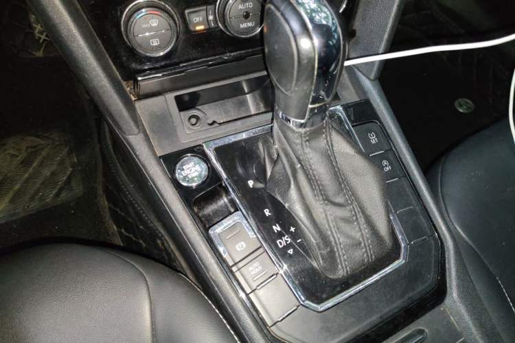 Used Volkswagen Lamando 2019 280TSI DSG Comfort Edition China VI standard Gear Lever
