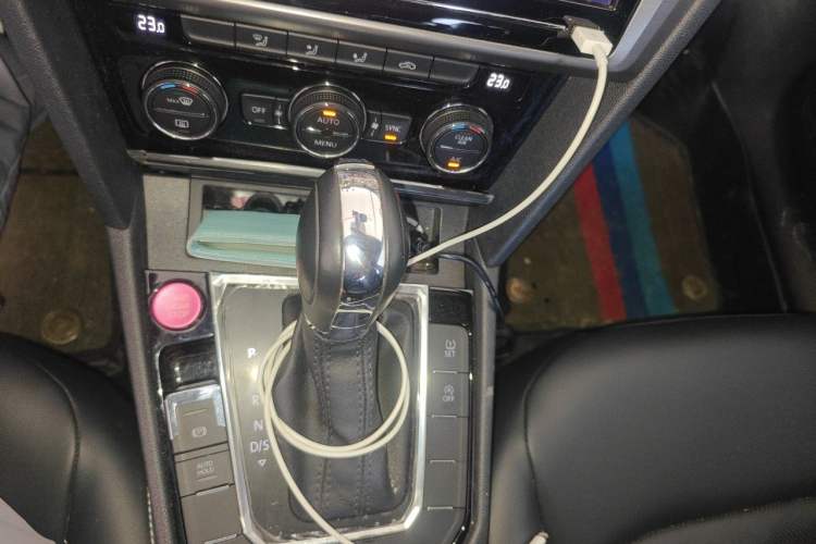 Used Volkswagen Lamando 2019 280TSI DSG Comfort Edition China VI standard Gear Lever