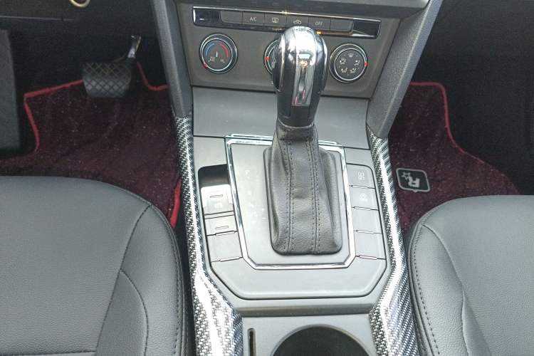 Used Volkswagen Lamando 2019 230TSI DSG Fashion Edition China V Standard Gear Lever