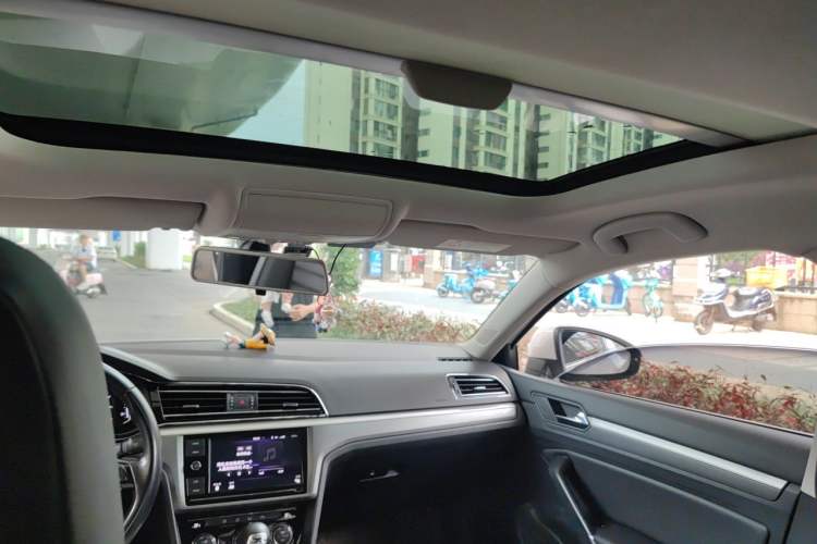 Used Volkswagen Lamando 2019 280TSI DSG Comfort Edition China VI standard Headliner