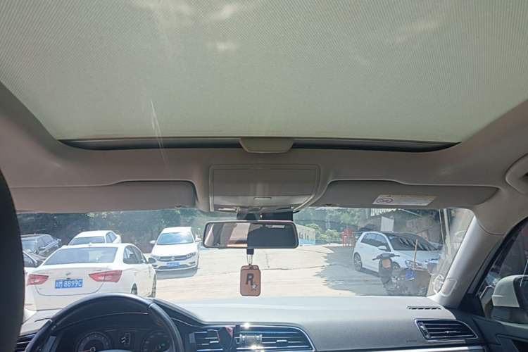 Used Volkswagen Lamando 2019 280TSI DSG Comfort Edition China VI standard Headliner