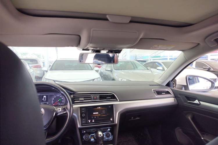 Used Volkswagen Lamando 2019 280TSI DSG Comfort Edition China VI standard Headliner