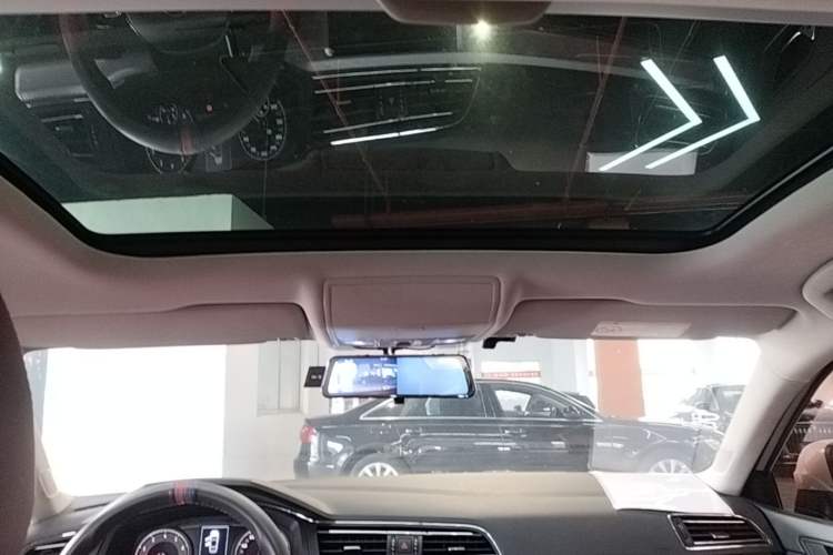 Used Volkswagen Lamando 2019 230TSI DSG Fashion Edition China VI Headliner