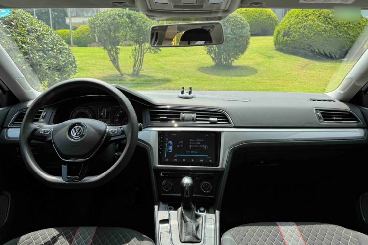 Used Volkswagen Lamando 2019 230TSI DSG Fashion Edition China V Standard Interior 1