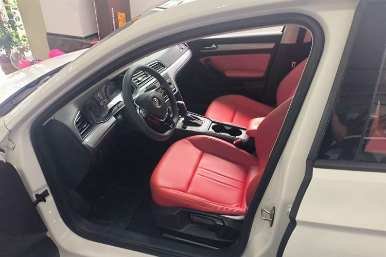 Used Volkswagen Lamando 2019 230TSI DSG Fashion Edition China VI Interior 1