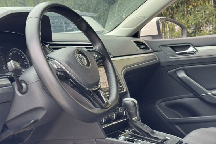 Used Volkswagen Lamando 2019 280TSI DSG Comfort Edition China V Standard Interior 1
