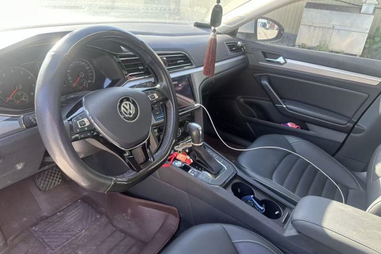 Used Volkswagen Lamando 2019 280TSI DSG Comfort Edition China VI standard Interior 2