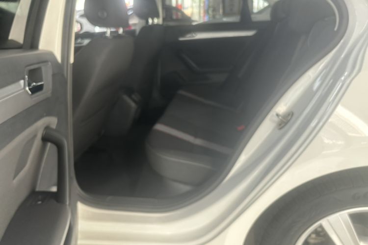Used Volkswagen Lamando 2019 230TSI DSG Vision Edition China VI Standard Interior 2