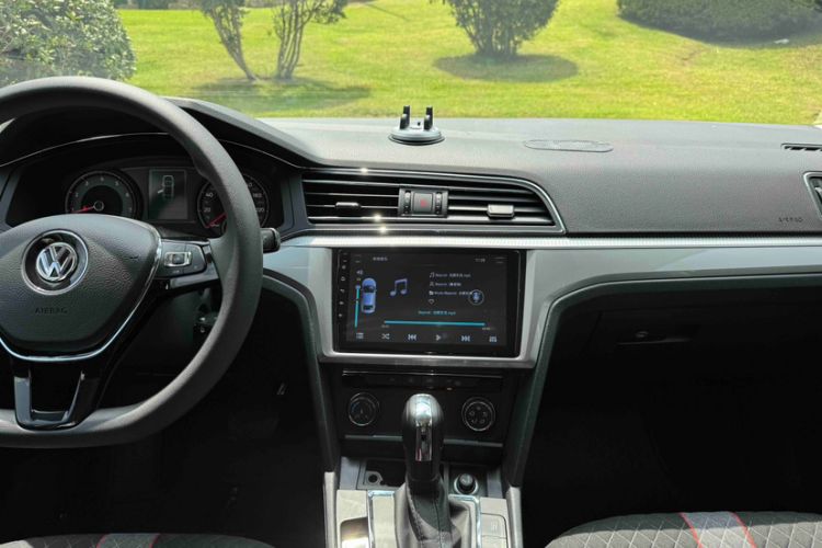 Used Volkswagen Lamando 2019 230TSI DSG Fashion Edition China V Standard Interior 3