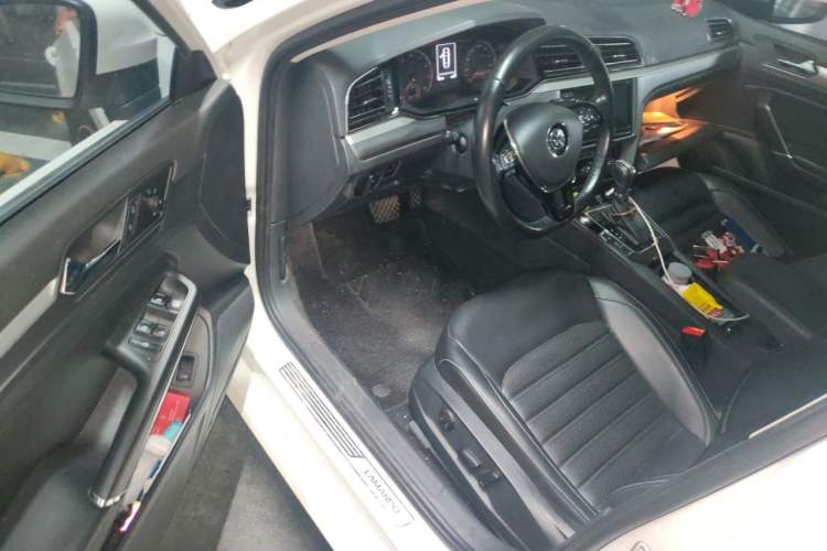 Used Volkswagen Lamando 2019 280TSI DSG Comfort Edition China VI standard Interior 3