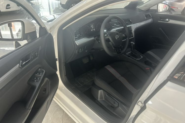 Used Volkswagen Lamando 2019 230TSI DSG Vision Edition China VI Standard Interior 3