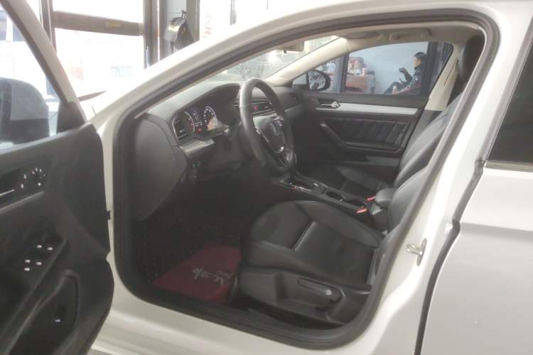 Used Volkswagen Lamando 2019 230TSI DSG Vision Edition China VI Standard Interior 3