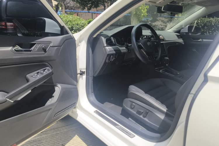 Used Volkswagen Lamando 2019 280TSI DSG Comfort Edition China VI standard Interior 3