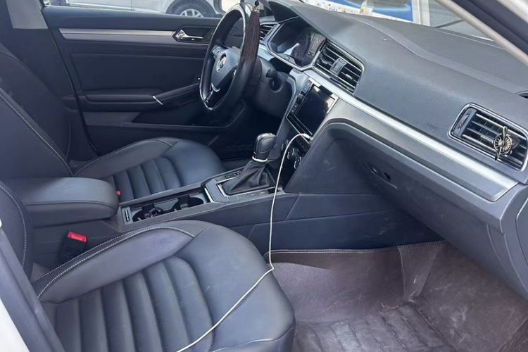 Used Volkswagen Lamando 2019 280TSI DSG Comfort Edition China VI standard Interior 4