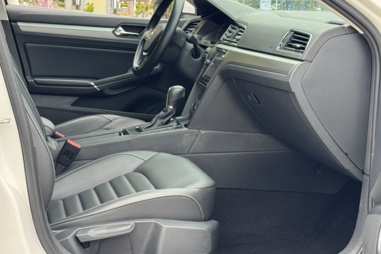 Used Volkswagen Lamando 2019 280TSI DSG Comfort Edition China V Standard Interior 4