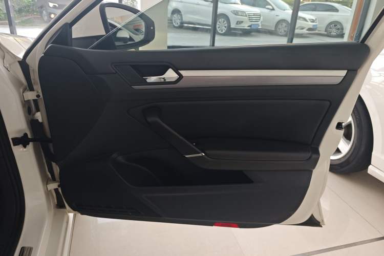 Used Volkswagen Lamando 2019 280TSI DSG Comfort Edition China VI standard Interior 5