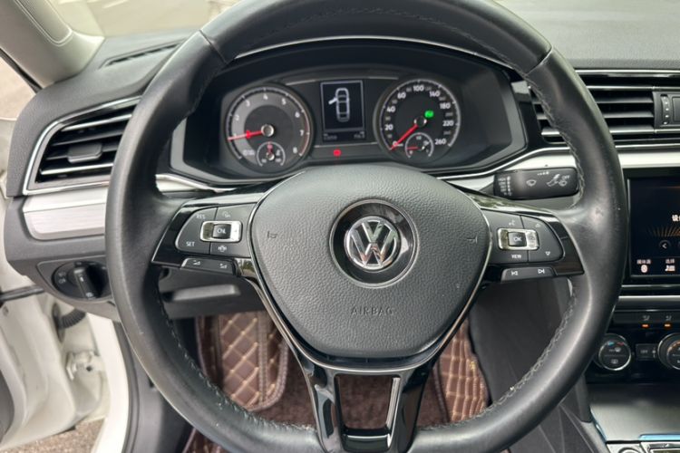 Used Volkswagen Lamando 2019 280TSI DSG Comfort Edition China VI standard Interior 8