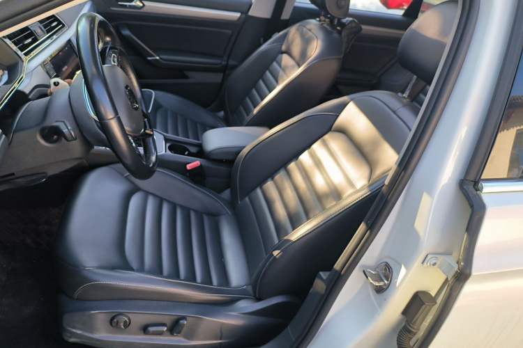 Used Volkswagen Lamando 2019 280TSI DSG Comfort Edition China VI standard Left Front Seat