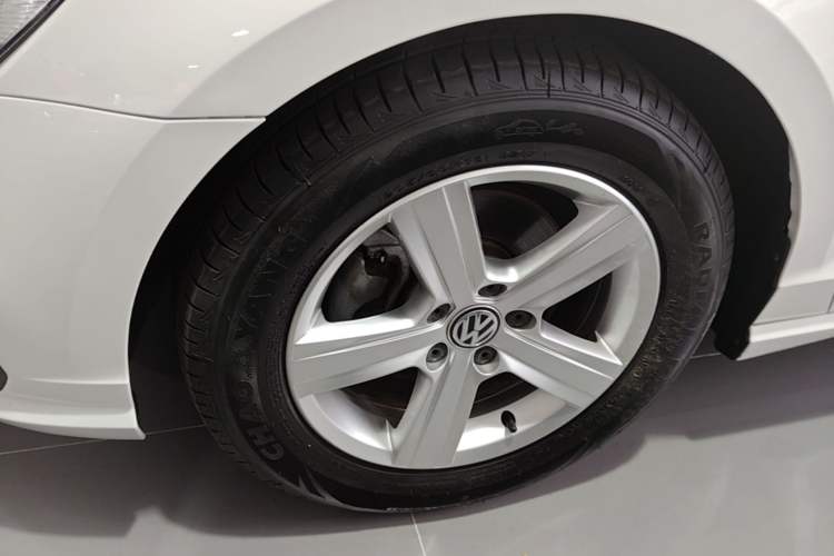 Used Volkswagen Lamando 2019 230TSI DSG Fashion Edition China V Standard Left Front Wheel Hub