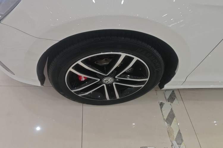 Used Volkswagen Lamando 2019 280TSI DSG Comfort Edition China VI standard Left Front Wheel Hub