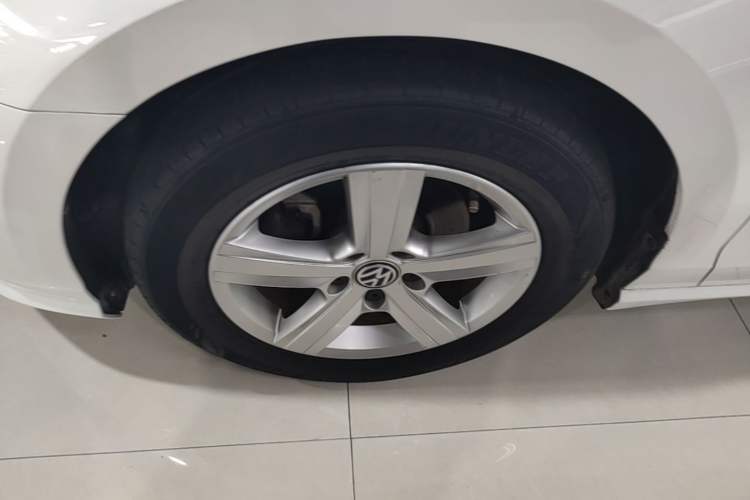 Used Volkswagen Lamando 2019 230TSI DSG Fashion Edition China V Standard Left Front Wheel Hub