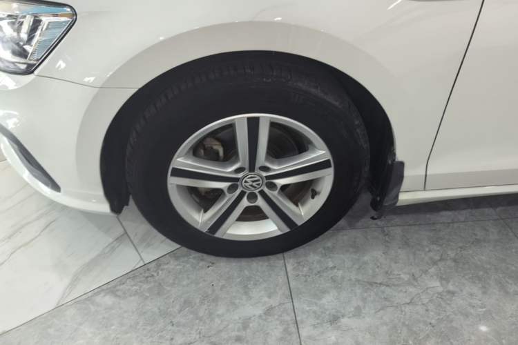 Used Volkswagen Lamando 2019 230TSI DSG Fashion Edition China V Standard Left Front Wheel Hub