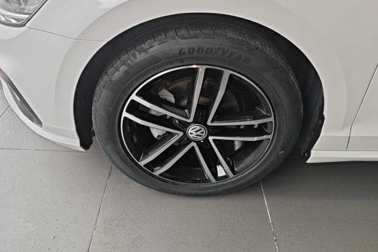 Used Volkswagen Lamando 2019 280TSI DSG Comfort Edition China V Standard Left Front Wheel Hub