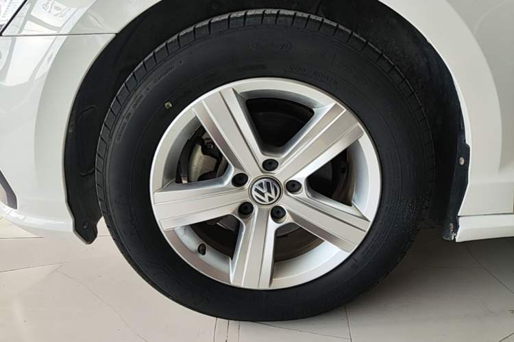 Used Volkswagen Lamando 2019 230TSI DSG Fashion Edition China V Standard Left Front Wheel Hub