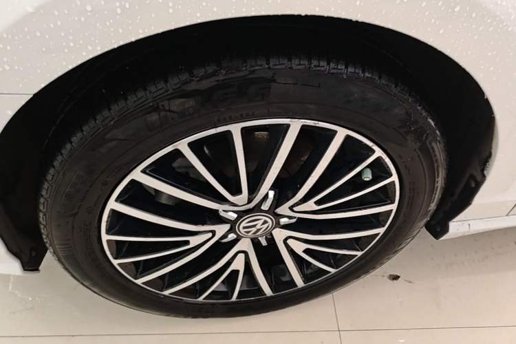 Used Volkswagen Lamando 2019 280TSI DSG Luxury Edition China VI Standard Left Front Wheel Hub