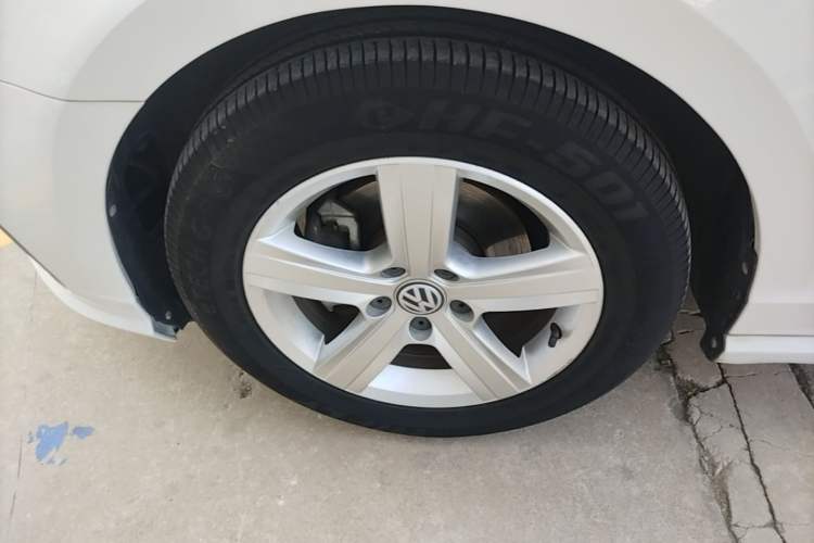 Used Volkswagen Lamando 2019 230TSI DSG Fashion Edition China V Standard Left Front Wheel Hub