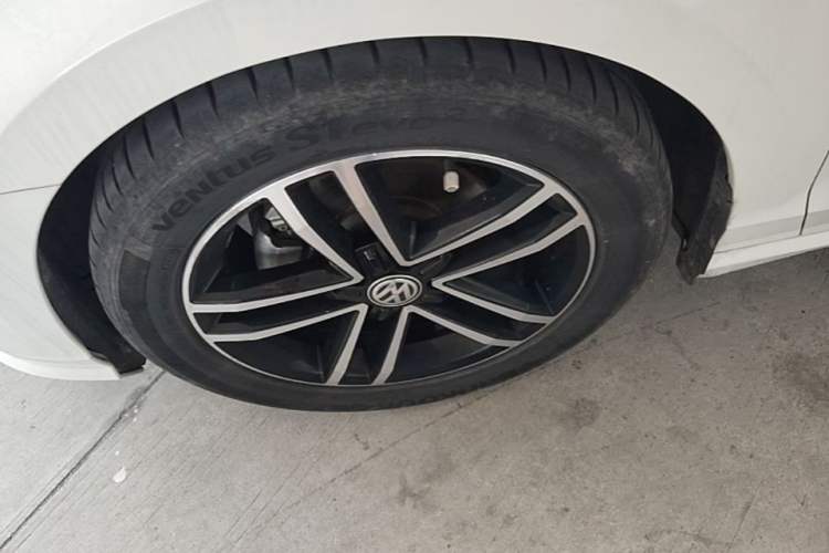 Used Volkswagen Lamando 2019 280TSI DSG Comfort Edition China VI standard Left Front Wheel Hub
