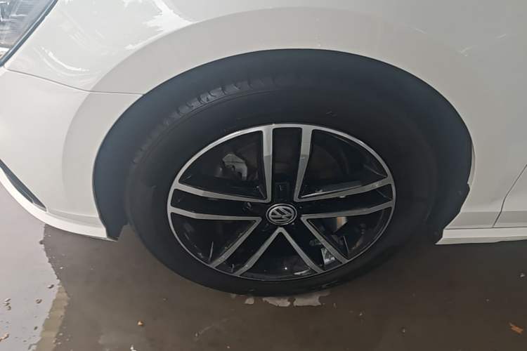 Used Volkswagen Lamando 2019 280TSI DSG Comfort Edition China V Standard Left Front Wheel Hub