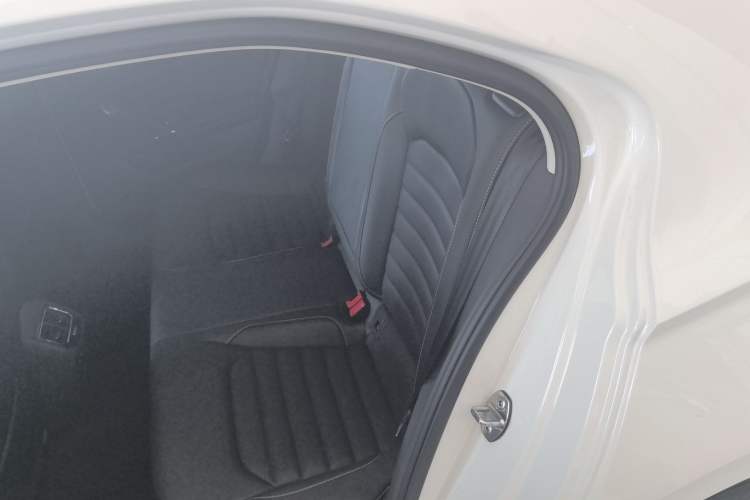 Used Volkswagen Lamando 2019 280TSI DSG Comfort Edition China VI standard Left Rear Seat