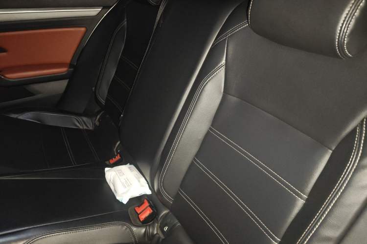 Used Volkswagen Lamando 2019 230TSI DSG Fashion Edition China VI Left Rear Seat