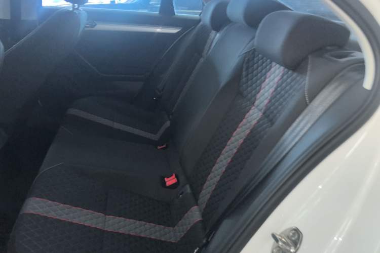 Used Volkswagen Lamando 2019 230TSI DSG Fashion Edition China VI Left Rear Seat