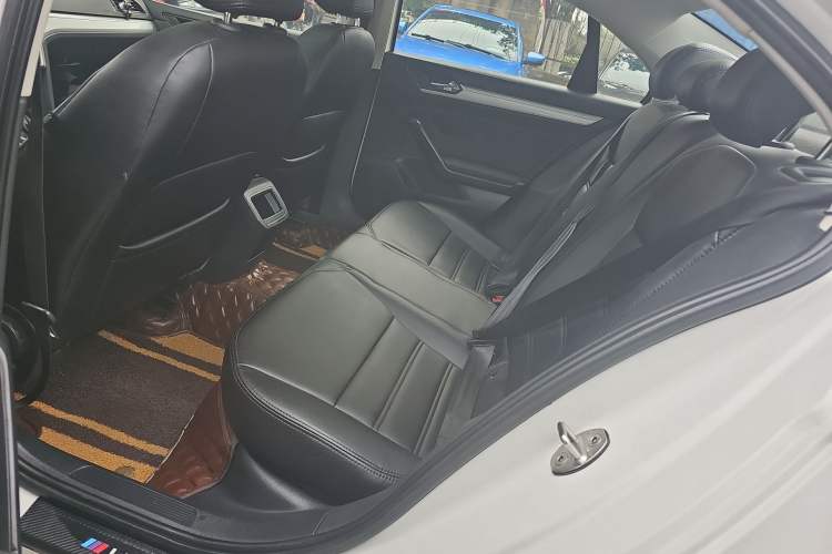 Used Volkswagen Lamando 2019 230TSI DSG Fashion Edition China VI Left Rear Seat