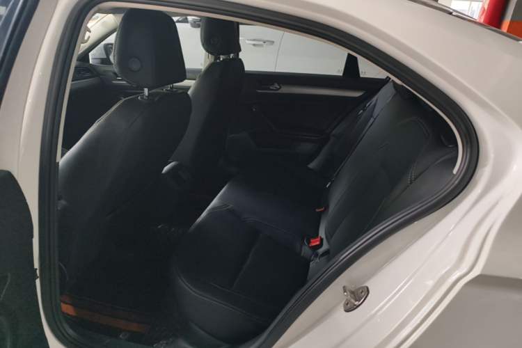 Used Volkswagen Lamando 2019 230TSI DSG Fashion Edition China VI Left Rear Seat