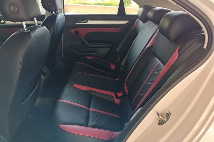 Used Volkswagen Lamando 2019 230TSI DSG Fashion Edition China VI Left Rear Seat