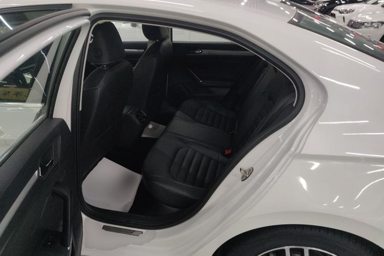 Used Volkswagen Lamando 2019 280TSI DSG Comfort Edition China VI standard Left Rear Seat