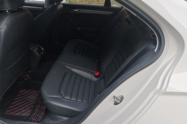 Used Volkswagen Lamando 2019 280TSI DSG Comfort Edition China VI standard Left Rear Seat