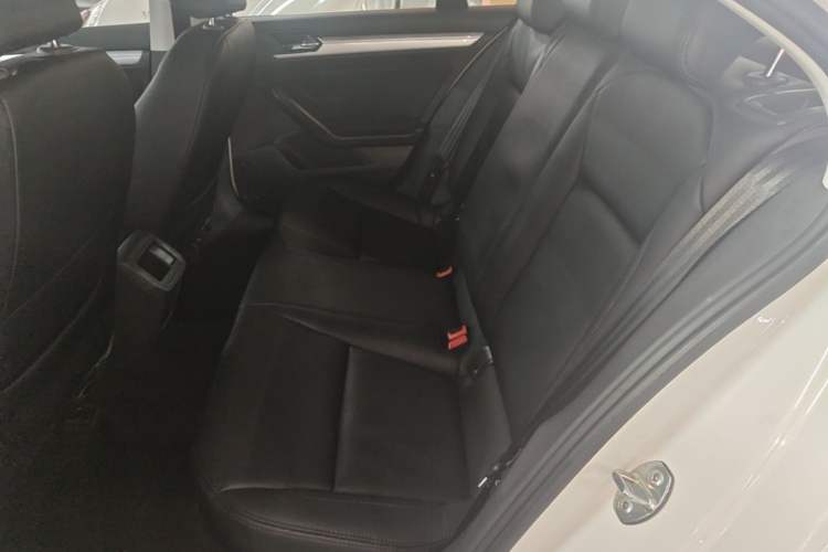 Used Volkswagen Lamando 2019 230TSI DSG Fashion Edition China VI Left Rear Seat