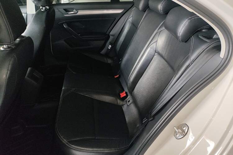Used Volkswagen Lamando 2019 230TSI DSG Fashion Edition China V Standard Left Rear Seat