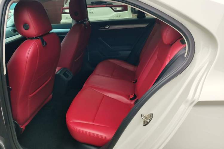 Used Volkswagen Lamando 2019 230TSI DSG Fashion Edition China VI Left Rear Seat