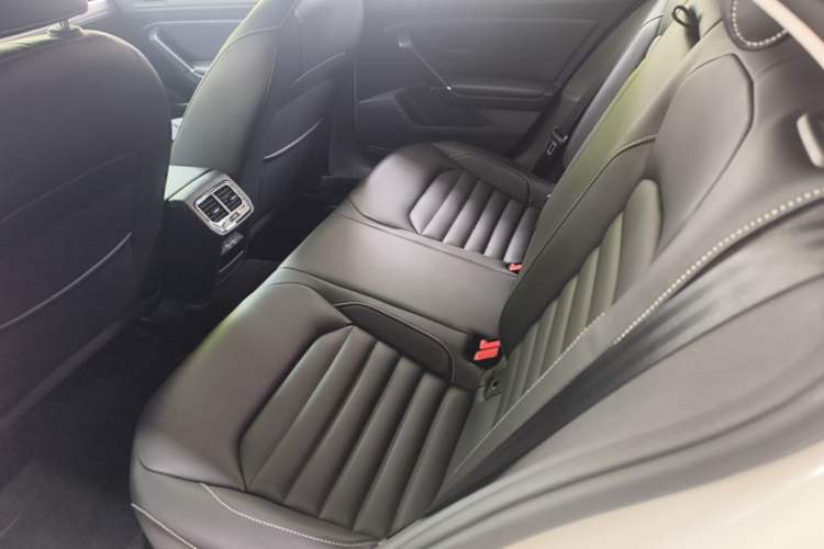 Used Volkswagen Lamando 2019 280TSI DSG Comfort Edition China VI standard Left Rear Seat